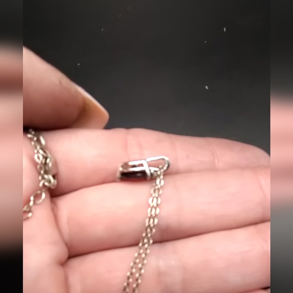 Heart Shaped Garnet and Diamond pendant in Deep Red. - Picture 5 of 5